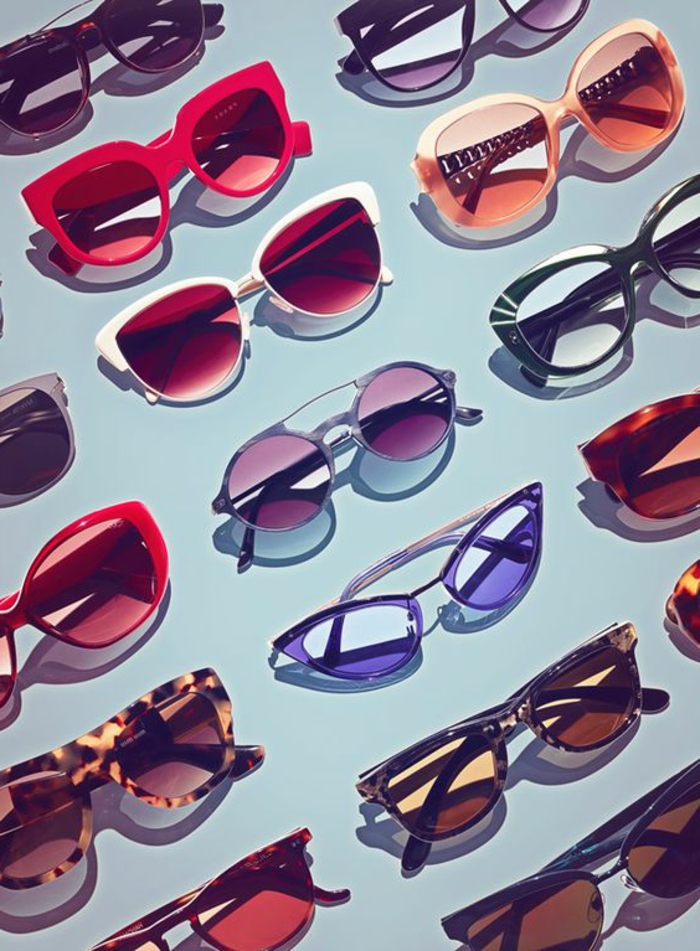 Accessoires in den 80er Jahren - Sonnenbrille für Frauen in unterschiedlichen Modellen und Farben