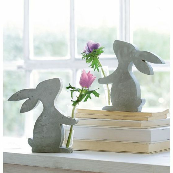 originelle Vasen auf der Bensterbank Fensterdeko Ostern