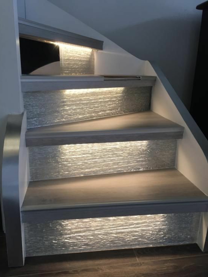Hinterbeleuchtung Treppenaufgang Treppenstufen Steinoptik
