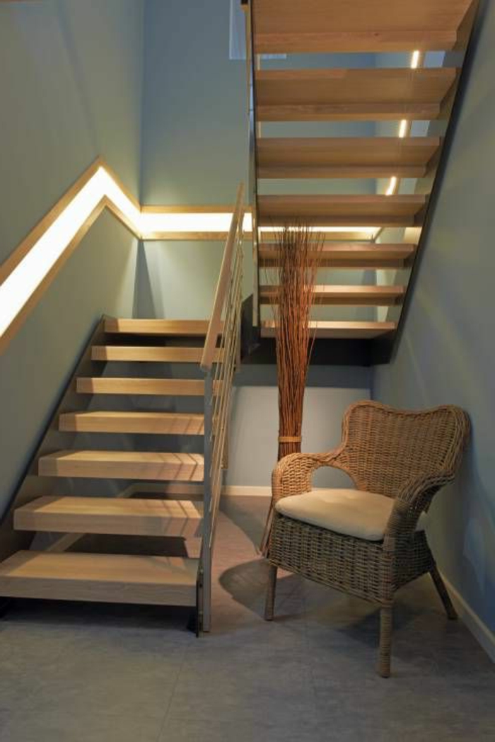 kleiner Treppenbereich Relax-Sessel aus Rattan