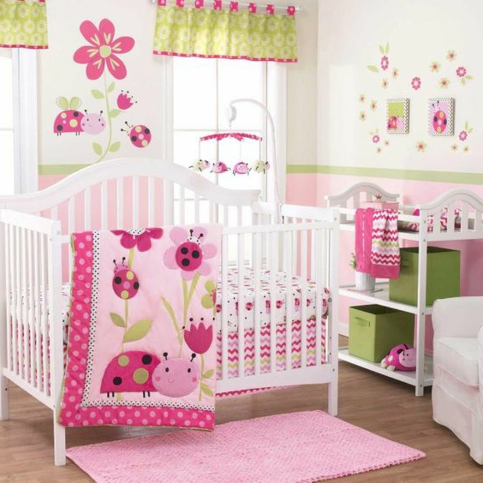 babyzimmer grau rosa alle farben der natur im kinderzimmer mädchen rosa grün gelb marienkäfer deko blumen