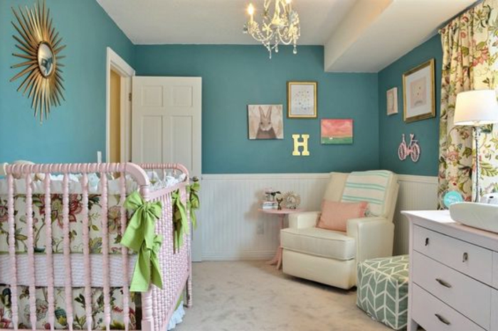 babyzimmer mädchen deko ideen für das babyzimmer goldener spiegel buchstabe grüne schleifen