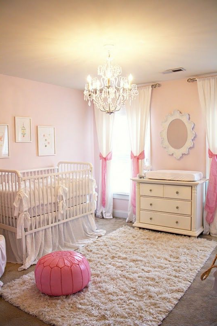 babyzimmer mädchen design ideen gestaltungsideen weiße möbel einrichtung rosa deko hocker 