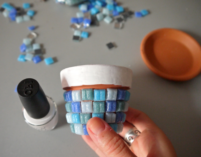 blumentöpfe bemalen nagellack von opi verwenden um die töpfe zu verschönern schwimpool design topf