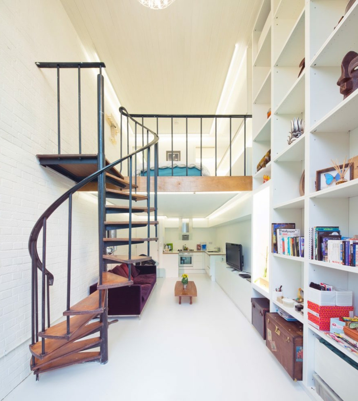 eine kompakte Treppe in kleiner Wohnung Backstein Optik - Treppenhaus dekorieren