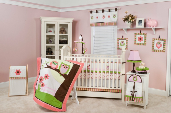 einrichtung kinderzimmer decke eulen grün rosa lila dekorationen bett weiß dekorationen ideen babyzimmer