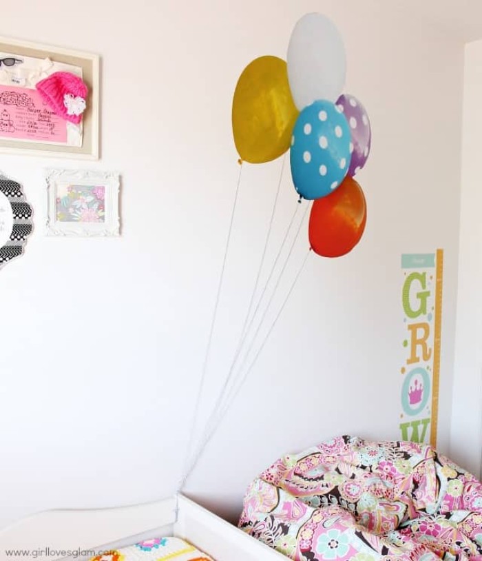 wandtattoo kinderzimmer mädchen, balloons und eine tabelle mit dem wachstum des babys