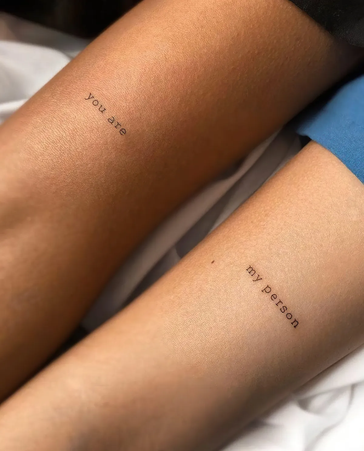 minimalistische inschriften tattoos für verliebte