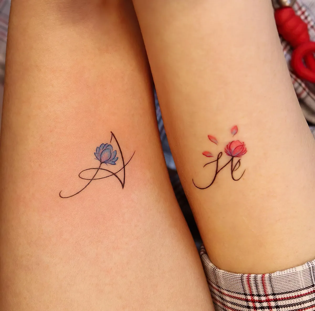 minimalistische tattoos buchstaben des partners