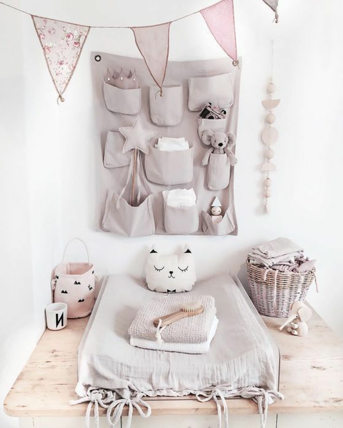 babyzimmer deko ideen ecke zum windeln im babyzimmer mädchen ideen und kissen sterne beige farbe 