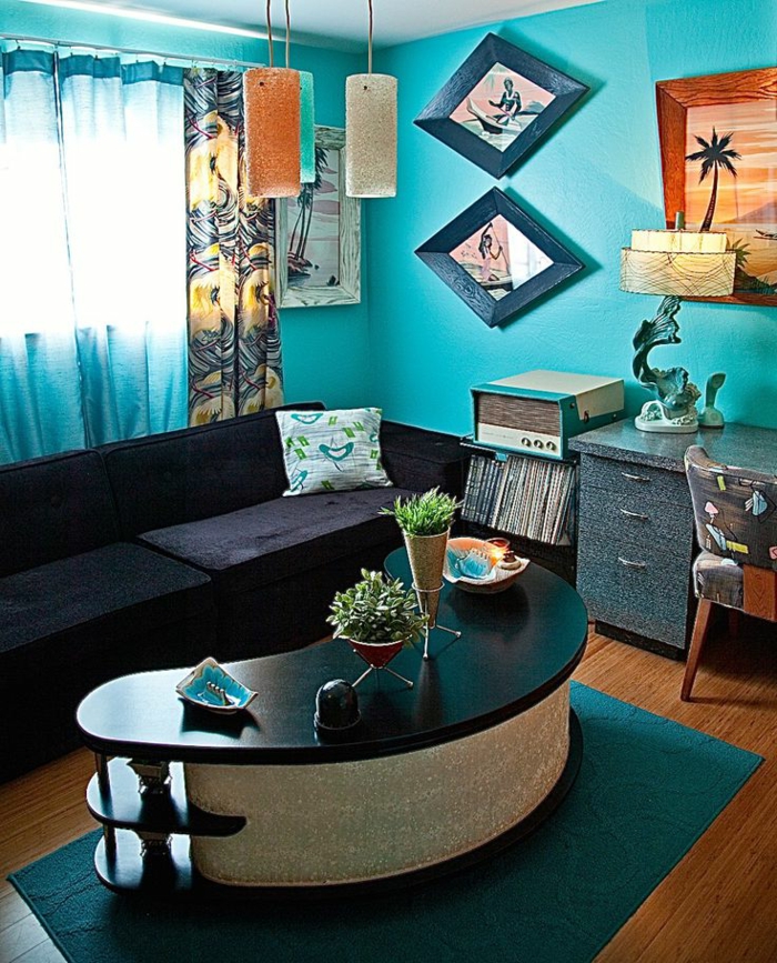 retro Deko im Wohnzimmer blau gestrichen mit viele Elementen aus den 50er Jahren
