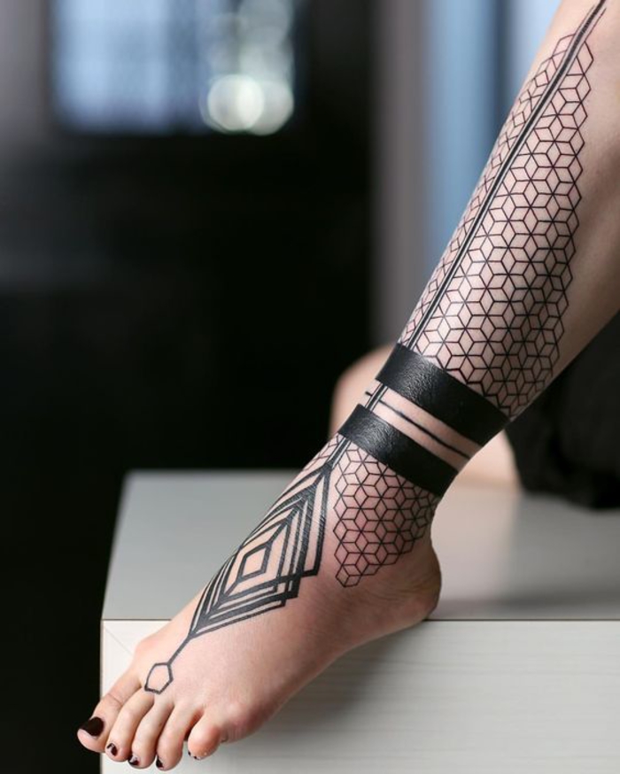Bein tattoos frau banknatisi: Tattoo