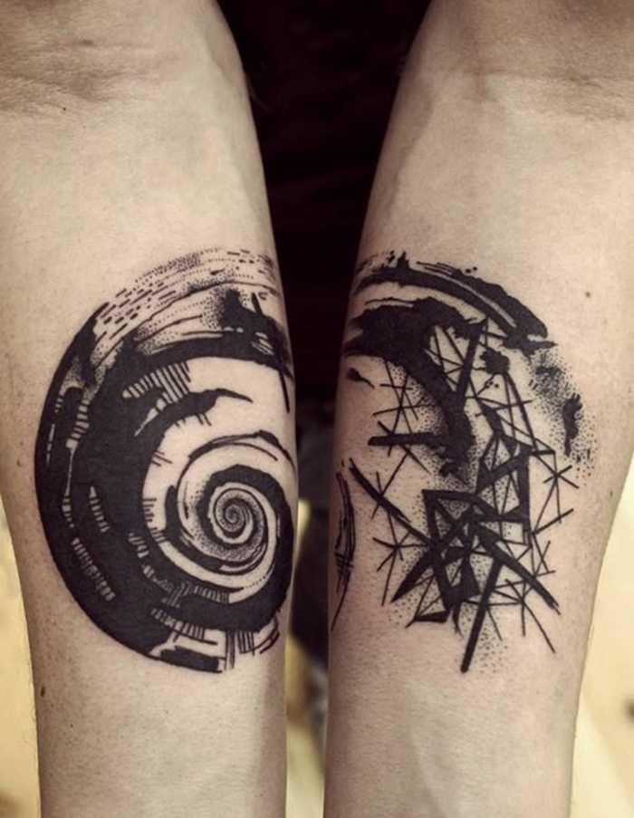 tattoos fuer paare, die sich ergaenzen, abstrakt, schwarz, liebesbeweis