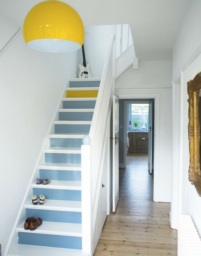 Treppen renovieren und bemalen gelber Kronleuchter