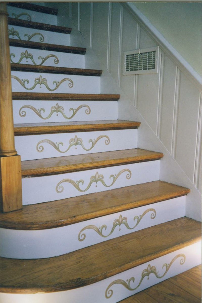 Wandtatoos wie Blumen auf jede Treppe - Treppenaufgang Ideen hölzerne Treppen