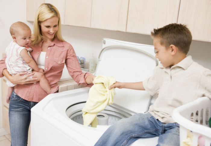 tolle idee für hausfrauen wäsche waschen mit den kindern toplader - bequem und günstig