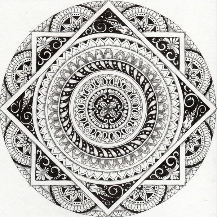Mandalas zum Ausmalen für Fortgeschrittene, ein großer Kreis, zwei große Quadrate, viele Details