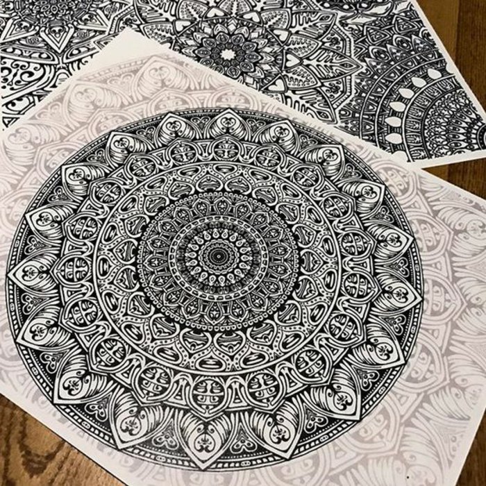 sehr detailreiche Mandala-Zeichnungen, gemalt von professionellen Künstlern, Schablone zum Ausmalen