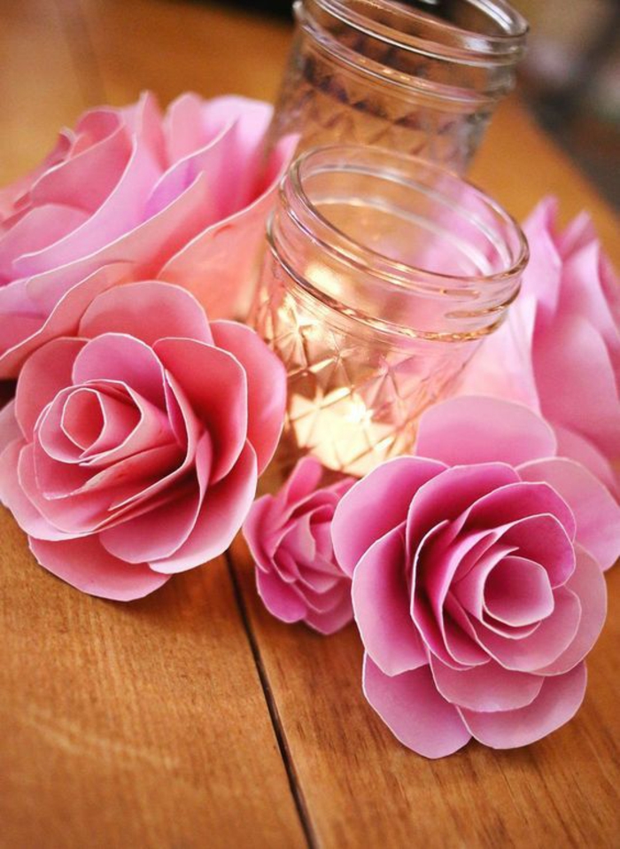 tischdeko, kerzenhalter, teelichthalter aus glas, rosa rosen, papierrosen