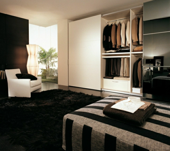 Kleiderschrank Ideen weiß Farbton schwarzer weicher TeppichSchlafzimmer