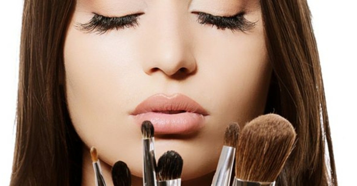 abend make up perfektes make up wird mithilfe der passenden pinseln geschafft ideen und tipps zum schminken
