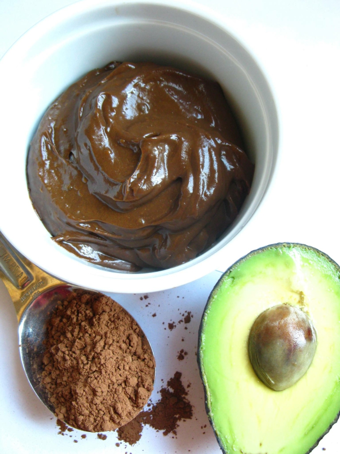 gesunder nachtische lecker und schön creme aus avocado honig und kakao puder ideen zum genießen gesundes dessert