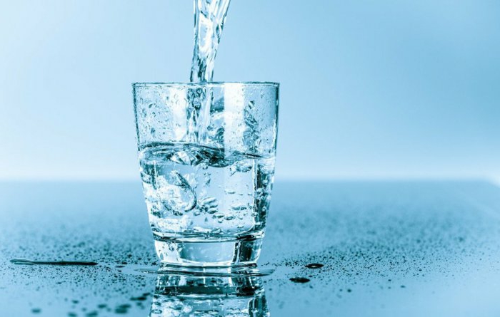 appetit zügeln wasser ist der akku der welt und des menschlichen körpers viel wasser in den tag trinken gesund bleiben