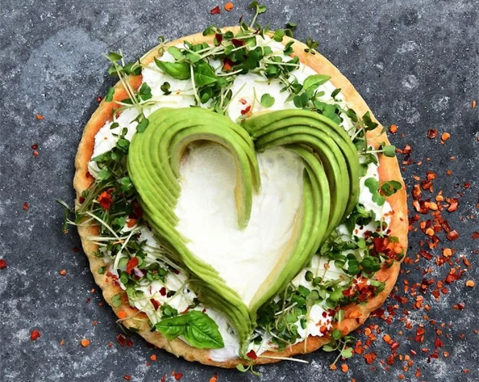 avocado rezepte gesunde pizza mit sahne creme avocado rezept zum nachmachen herzförmige dekoration 
