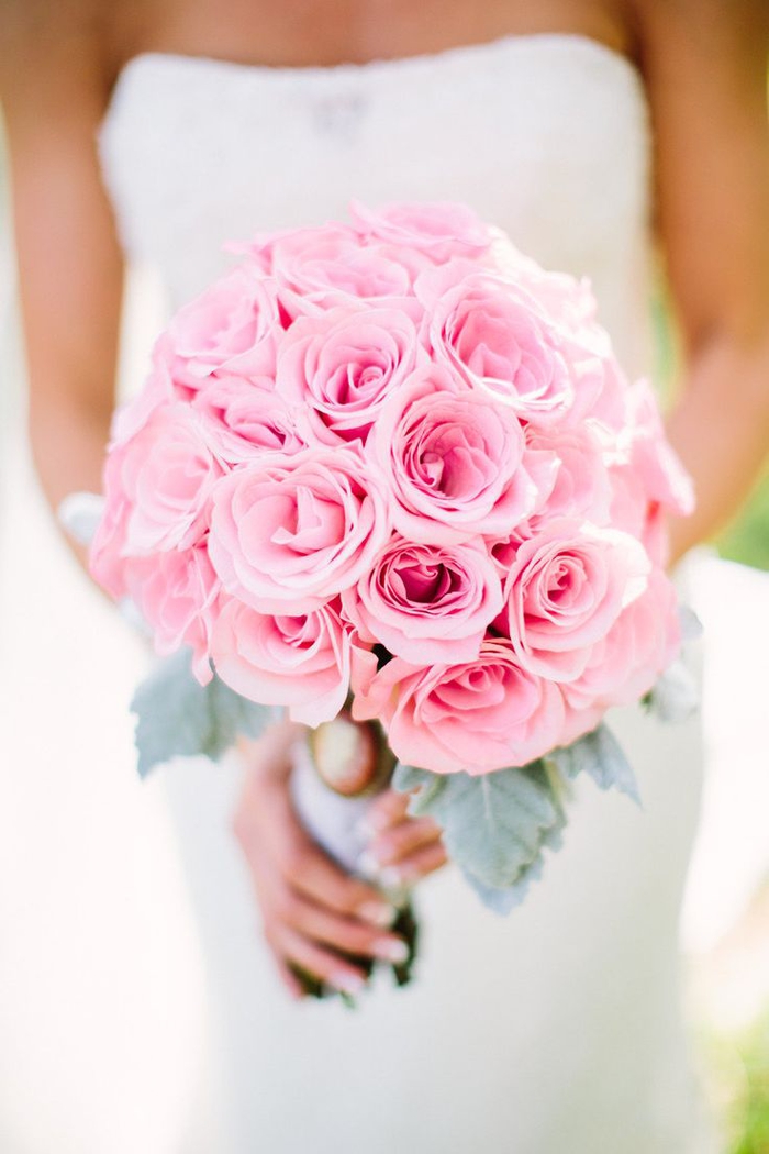Biedermeierstrauß, rosa Rosen, runder Strauß, klassische Hochzeitsblumen