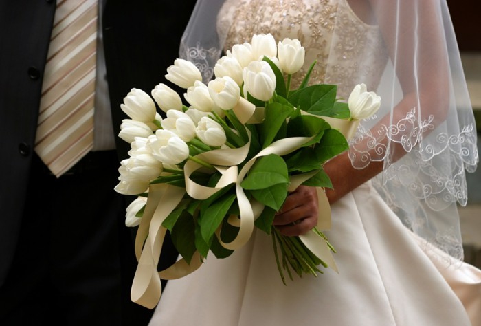 weißer Hochzeitsstrauß, schöne Tulpen, Ideen für Frühlingshochzeit, Hochzeitsblumen