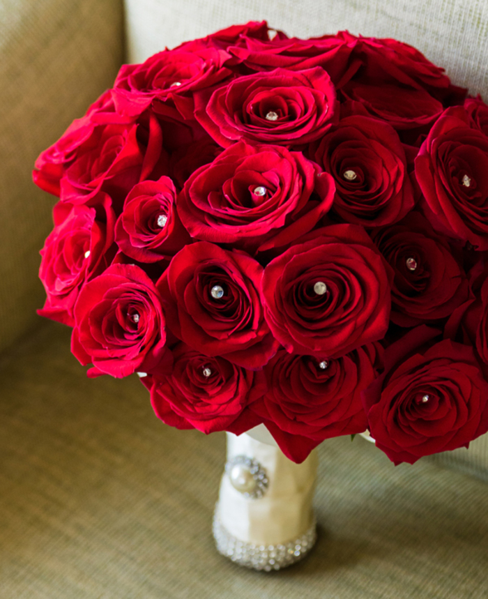 Biedermeierstrauß, rote Rosen, klassischer Brautstrauß für jede Jahreszeit 
