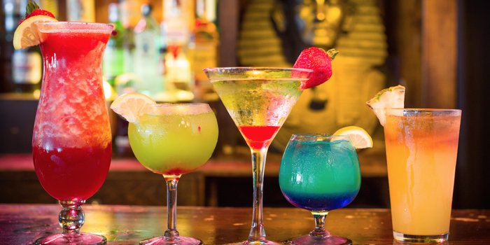 Vier Ideen für tropische Cocktails, erfrischende Sommergetränke für jeden Geschmack