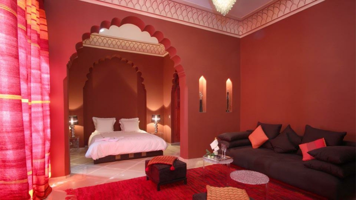 orient möbel im orientalischen stil rotes zimmer deko bett in weiß symbol für schönheit und sauberkeit deko