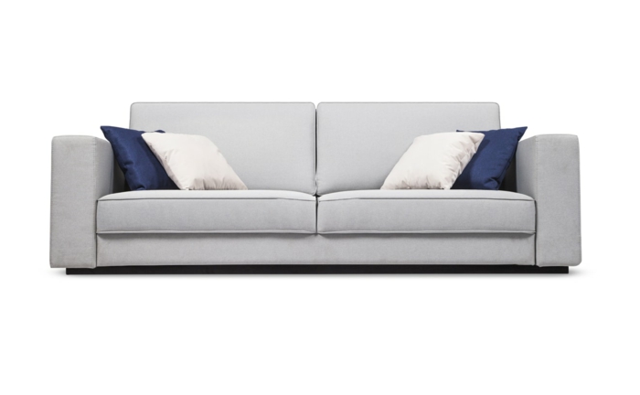 designer sofa, couch in grau dekoriert mit weißen und dunkelblauen dekokissen