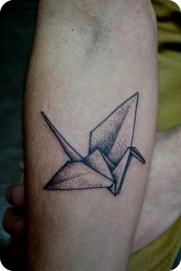 hier finden sie eine unserer ideen zum thema origami tattoo - eine schöne kleine fliegende taube 