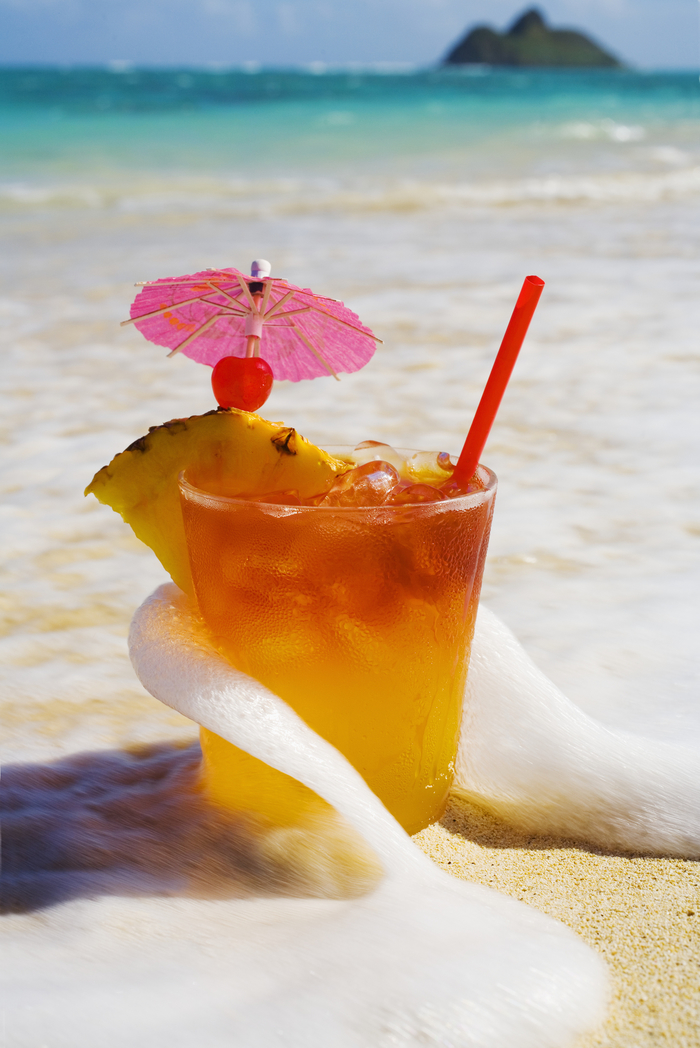 "Mai Tai", Rezepte für Cocktails, leckeres Getränk auf dem Strand genießen