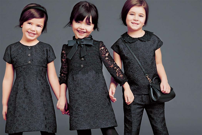 festliche Kinderkleider, elegante Mädchenkleidung in Schwarz, Modetrends Frühjahr/Sommer