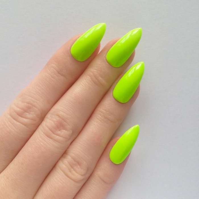 kunstnägel spitz ausgefallene nagellack farbe idee grün zitronengrün idee tolle farben für die fingernägel