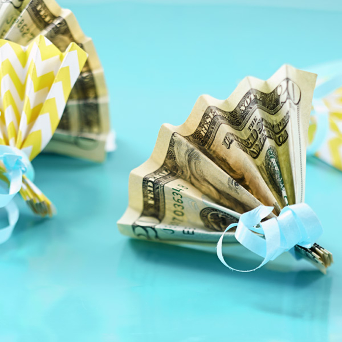 kreative Geldgeschenkideen, aus Geldscheinen Fächer falten, Geschenke selber machen