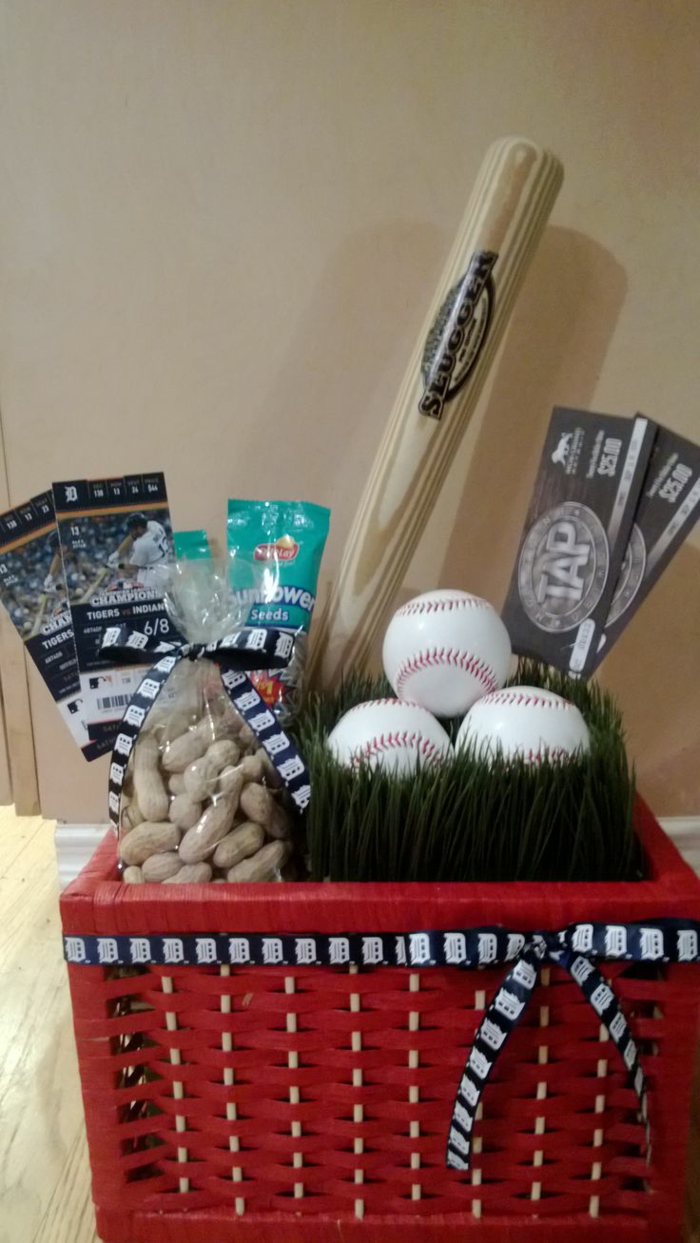 Baseball Fan und Spieler Präsentkorb Ideen - Bälle, Nüsse und Eintrittskarten