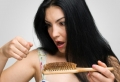 Natürliche Mittel gegen Haarausfall für häuslichen Gebrauch