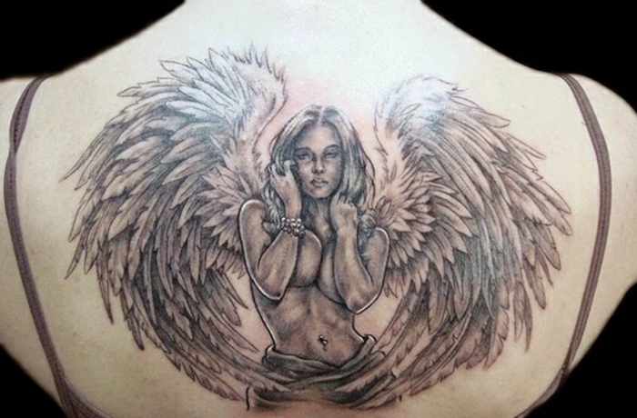 eine tolle idee für einen engel tattoo - hier ist ein engel mit zwei großen engelflügeln 