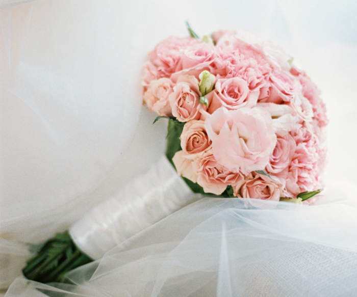 klassischer Biedermeierstrauß, rosa Rosen, tolle Ideen für Hochzeit in Rosa