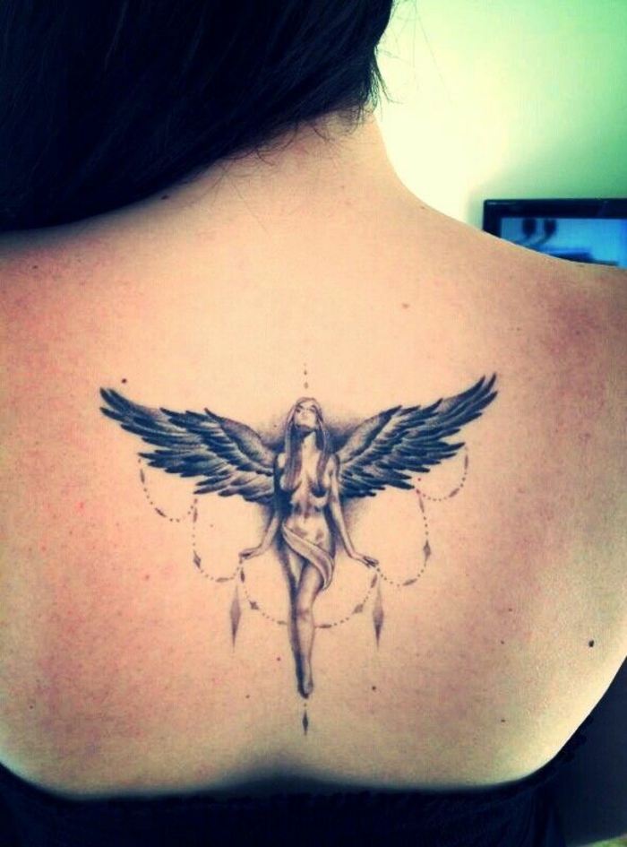 das ist eine idee für einen tatoo mit einem kleinen, schwarzen mini engel - eine frau mit schwarzen engelflügeln 