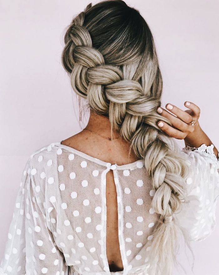 inspiration frisuren für lange haare braune haare mit blonden strähnen weiße bluse mit punkten mittealter flechtfrisuren ideen