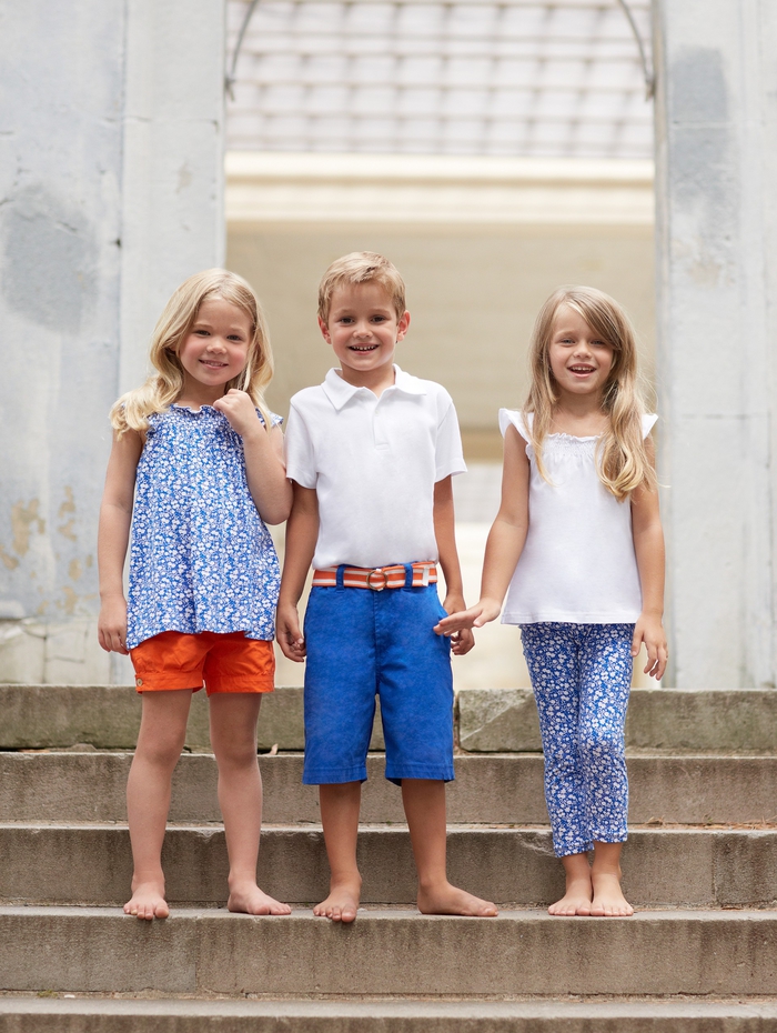 festliche Kinderkleider für den Sommer, Kombination von Weiß und Blau/Orange, lange/kurze Hose mit Top/T-Shirt