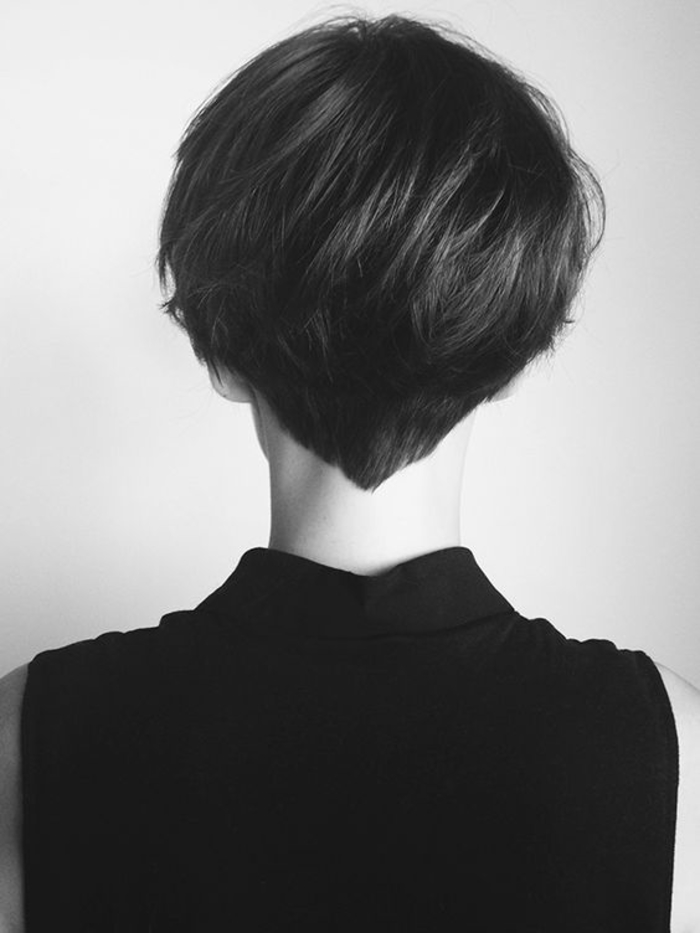 Kurzhaarfrisur für Frauen, schön und praktisch, glatte schwarze Haare, Ideen für Haarschnitte