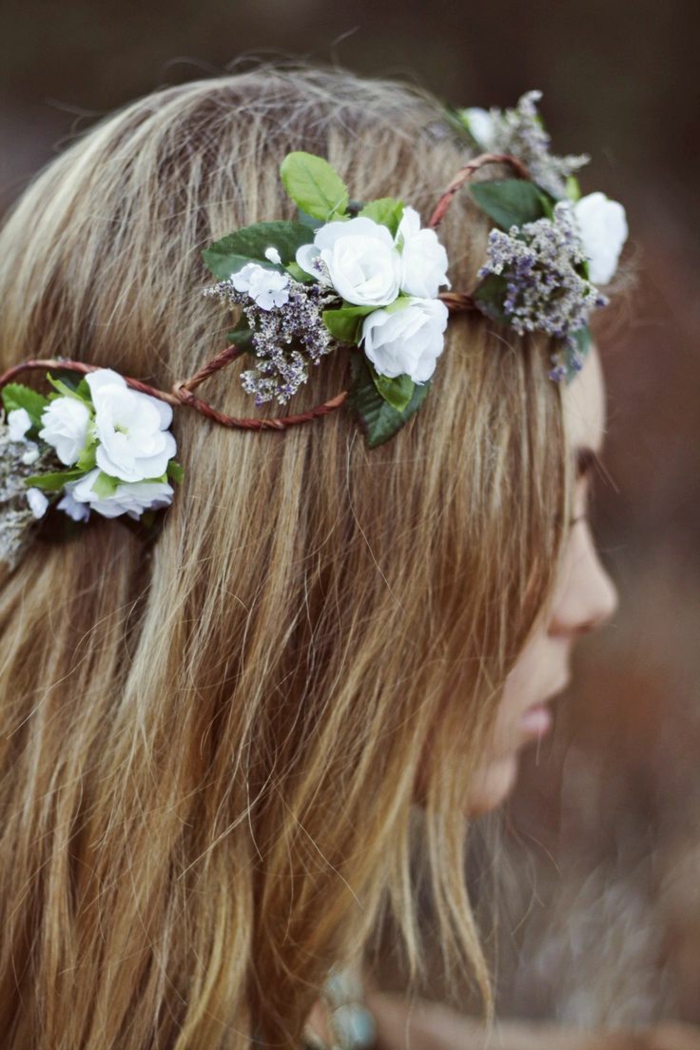 im Mittelalter haben Frauen so oft Blumen in den Haaren geflochten - Frisuren Mittelalter