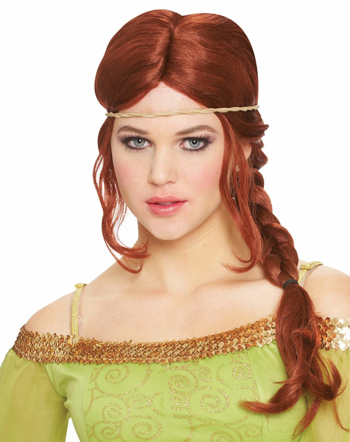 grünes Kleid, rotes Haar, ein Stirnband, blaue Augen, roter Lippenstift Frisuren geflochten