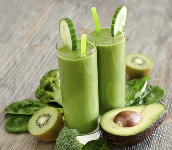 smoothie rezepte mit supperfood avocado kiwi broccoli spinat grüne zutaten produkte aus der natur zum genießen
